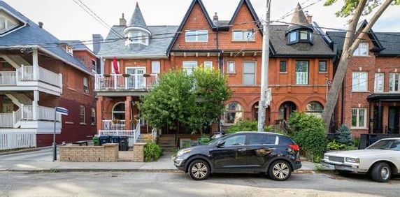 $1825 – 1 bedroom basement in Kensington Market - Photo 2