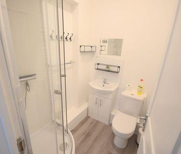 1 bedroom in a flat share to rent - Photo 6
