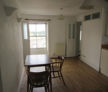 3 bedroom flat to rent - Photo 6