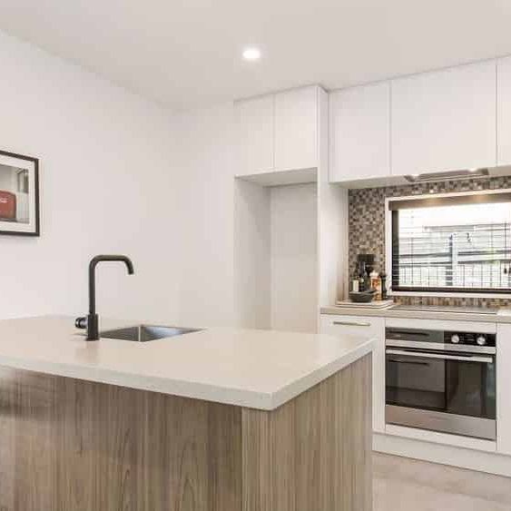 Three-bedroom townhouse in St Albans - Photo 1