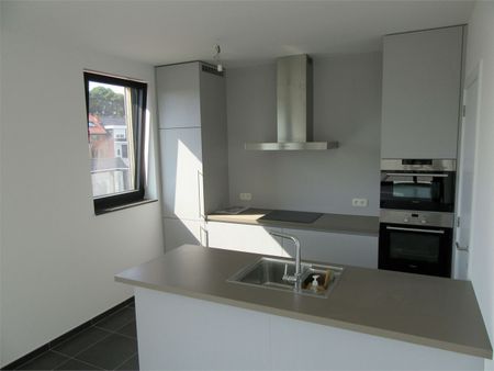 Luxe penthouse met 3 slaapkamers, groot terras(en) en ondergrondse parking. - Photo 2