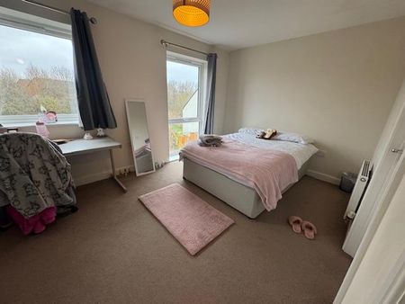 4 bedroom semi-detached house to rent - Photo 5