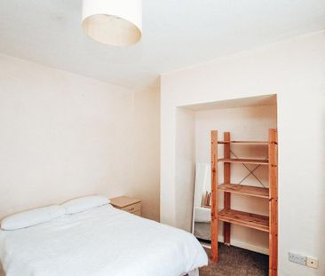 5 bedroom private hall to rent - Photo 1