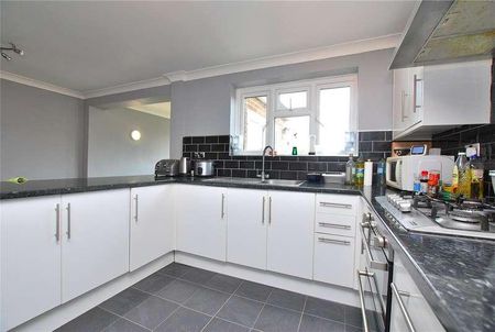 Applegarth Avenue, Guildford, Surrey, GU2 - Photo 4