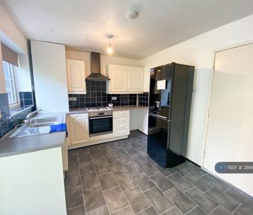 3 bedroom semi-detached house to rent - Photo 4