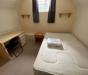 3 bedroom flat to rent - Photo 4