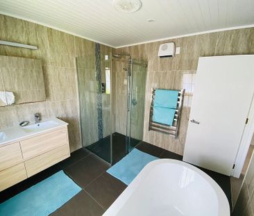 Master bedroom with a large Balcony and Seaview - Photo 6