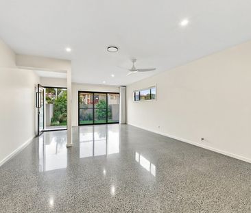 Luxury On Lighthouse Beach - Photo 2