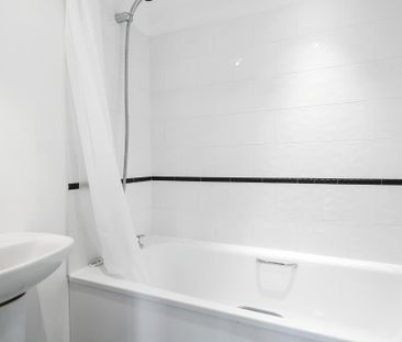 Rosemount Avenue, West Byfleet, Surrey, KT14 - Photo 1