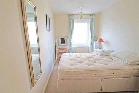 Grand Avenue, Hove, BN3 - Photo 2