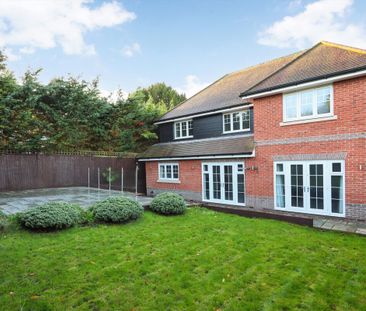 A spacious 5 bedroom, 3 bathroom, 2 reception family home situated ... - Photo 6