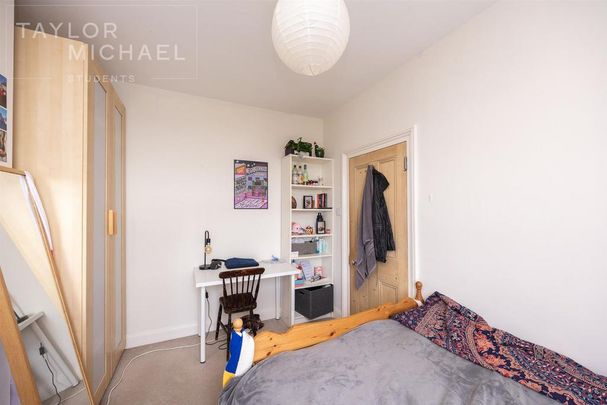 4 bedroom terraced house to rent - Photo 1