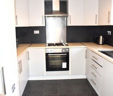 4 bedroom terraced house to rent - Photo 3