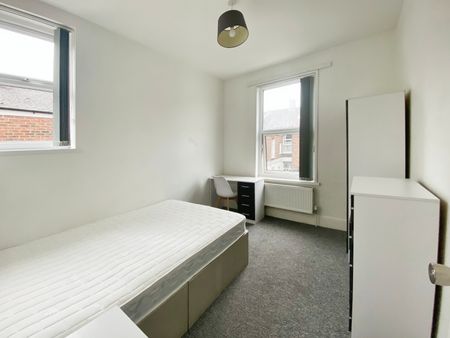 4 bedroom house to rent Hudson Road, Southsea, PO5 - Photo 2