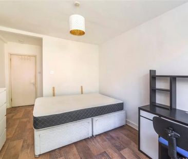 Spacious 3 bedroom garden property located near Archway tube station - Photo 1