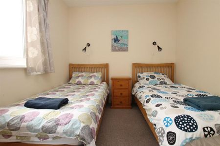 2 bedroom semi-detached house to rent - Photo 5