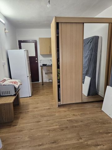 Studio flat with Seperate kitchen and Seperate entrance- £1200 - Photo 5