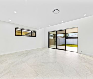 Contemporary & Conveniently Located - Photo 1