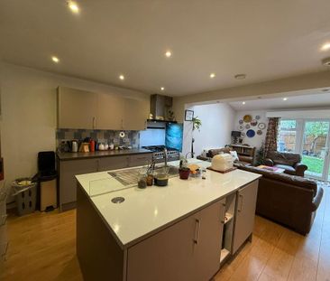 4 bedroom terraced house to rent - Photo 4