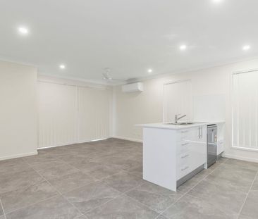 Family Home in White Rock - Walk to Nature! - Photo 6