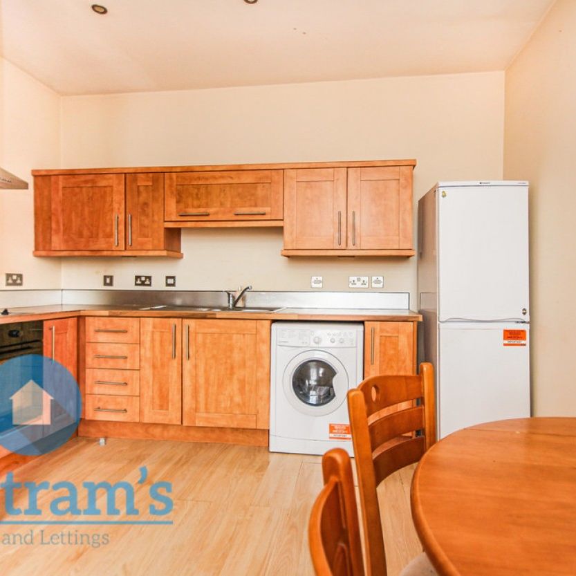 2 bed Flat for Rent - Photo 1