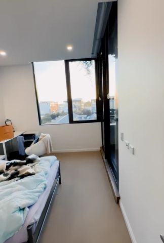 25 Rothschild Ave, Sydney - Photo 3