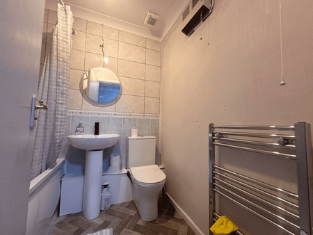 1 bedroom in a house share to rent - Photo 5