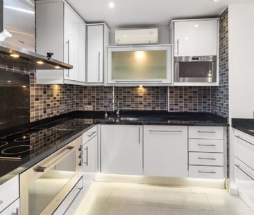 3 Bedroom Townhouse For Rent in Nueva Andalucía, Málaga - Photo 3