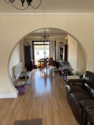 Room in a Shared House, Glebelands Avenue, IG2 - Photo 1