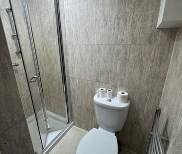 Room in a Shared House, Bridgeway, IG11 - Photo 1