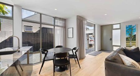 Executive Furnished Apartment in the Heart of Merivale - Photo 4