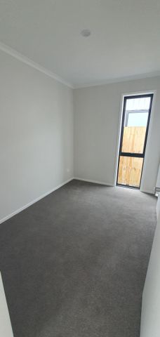 33 Redhills Road, Massey, Auckland - Photo 3