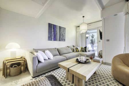 SAINT-TROPEZ - CENTRE VILLE - APPARTEMENT 2 CHAMBRES - PARKING - Photo 3