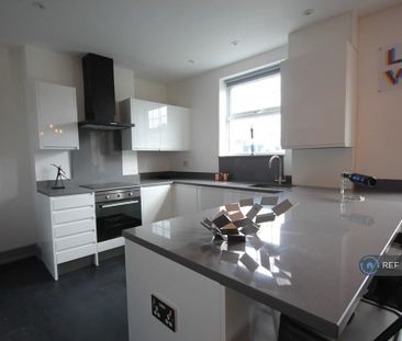 1 bedroom in a house share to rent - Photo 3