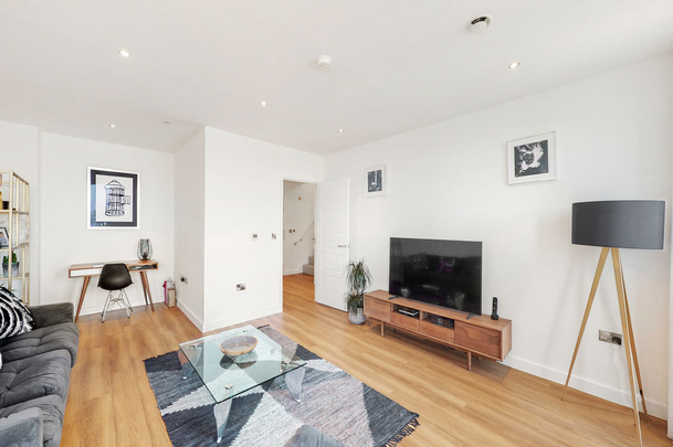 Shackleton Way, London, E16 - Photo 1