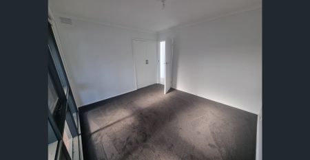 Charming Newly Renovated 3-Bedroom House - Photo 2