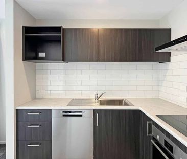 WOODEND - TWO BEDROOMS, SINGLE GARAGE - Photo 4