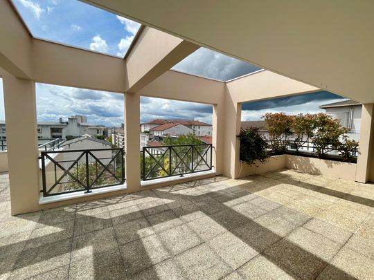 Grand appartement d’exception en dernier étage avec terrasses et piscine non meublé Lyon 3ème - Photo 1