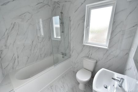 3 bedroom end of terrace house to rent - Photo 4