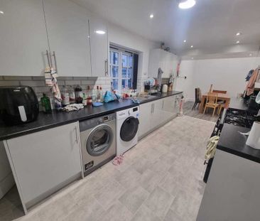 7 Bed Student Accommodation - Photo 3