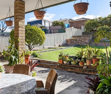 Charming Free-Standing Home with Original Period Features - Photo 6