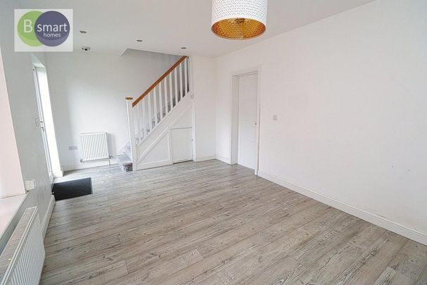 3 bedroom semi-detached house to rent - Photo 1