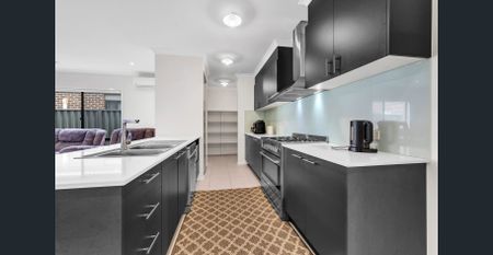 Modern Family Home in Cranbourne East - Photo 4