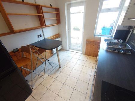 4 bedroom terraced house to rent - Photo 2