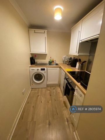 3 bedroom flat to rent - Photo 5