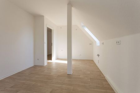 Alles neu! 4-Raum-Etagenwohnung im Dachgeschoss! - Foto 5