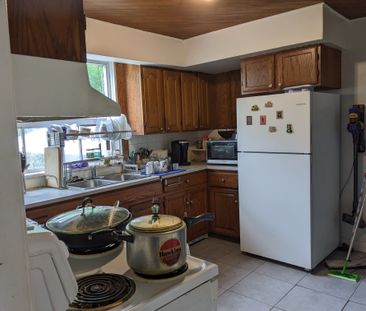Yonge and Finch East Three Bedroom and 1.5 Bathrooms - Photo 2