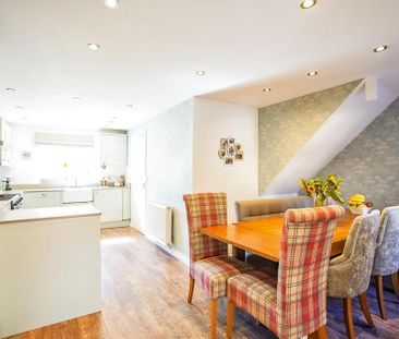 5 bedroom semi-detached house to rent - Photo 2