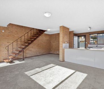 Easy-care & affordable living between lake and surf - Photo 3