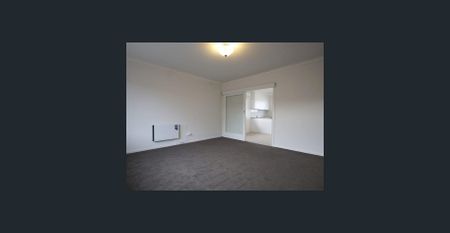 Very Spacious 2BR Apartment Right Near Chadstone! - Photo 2
